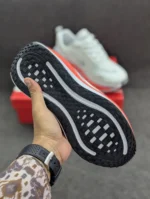 Nike Vomero 18 | Grade 1:1 - Image 5