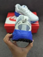 Nike Vomero 18 | Grade 1:1 - Image 4