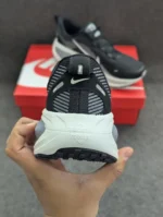 Nike Vomero 18 | Grade 1:1 - Image 4